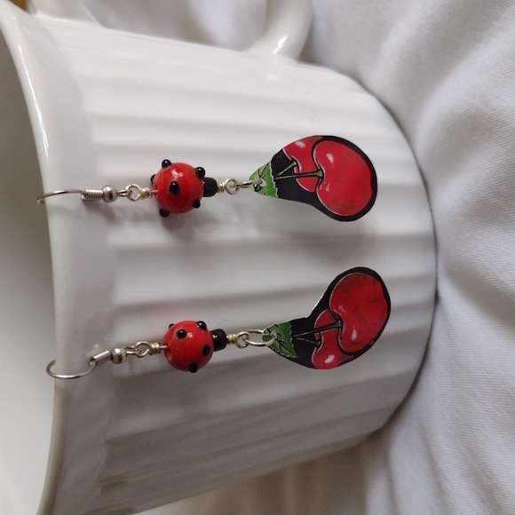 Handmade 'cherry' earrings - Picture 1 of 3